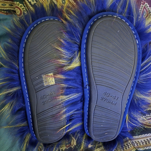 Multi Color Slippers Size Large - Picture 12 of 16